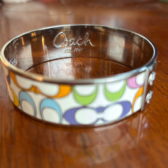 Coach Ladies pretty Bangle, sitting in my drawer, someone else should enjoy - Picture 3 of 3